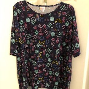 Geometric shape Lularoe Irma Size Medium